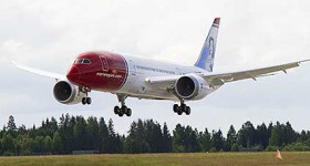 norwegian-dreamliner-landing.jpg